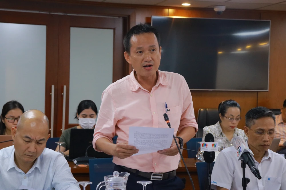 Ông Nguyễn Ngọc Minh Phú, Phó Trưởng phòng Hạ tầng kỹ thuật Sở Xây dựng TP.HCM thông tin về tình hình ngập nước trên địa bàn. Ảnh: PHƯƠNG ĐẶNG