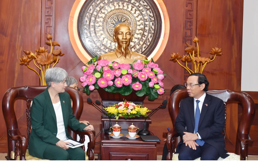 Bí thư Thành ủy TP.HCM Nguyễn Văn Nên tiếp xã giao bà Penny Wong, Bộ trưởng Bộ Ngoại giao Australia. Ảnh: S.H