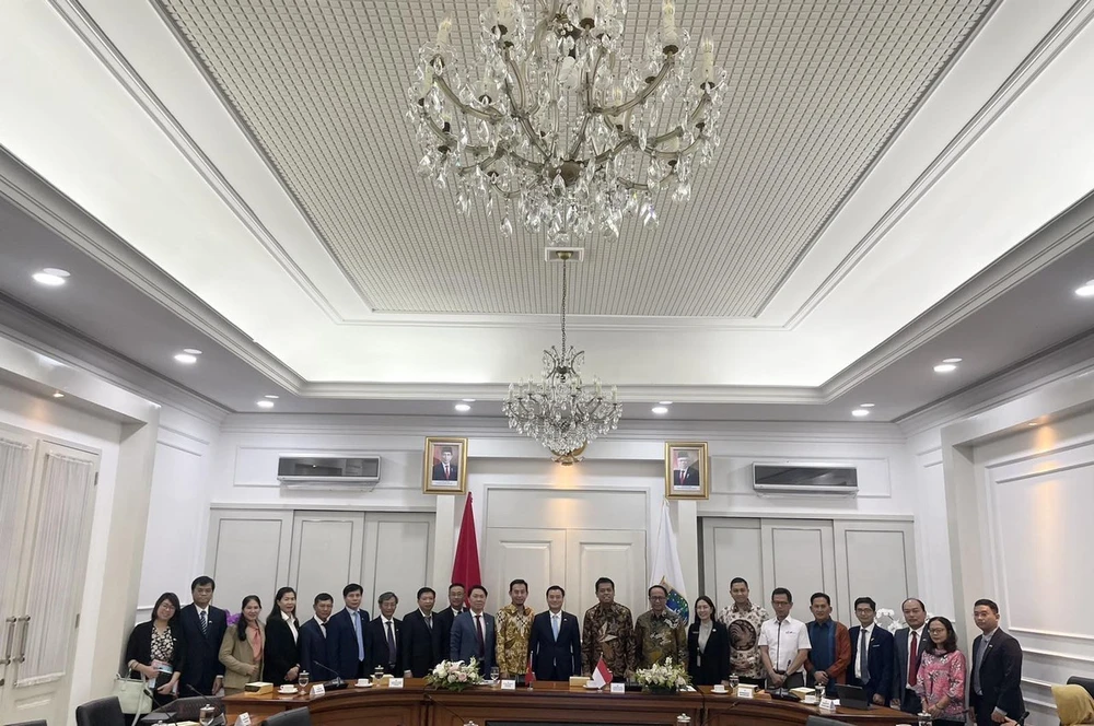Đoàn đại biểu TP.HCM làm việc với Tổng Thư ký của Chính quyền Đặc khu Jakarta. Ảnh: H.T