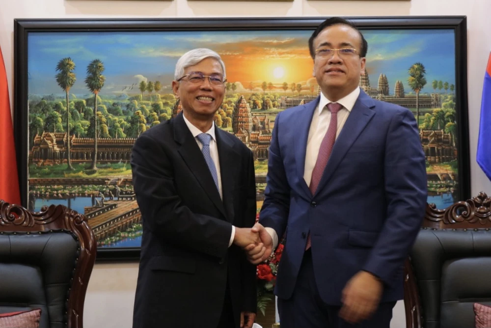 70-nam-ngay-quoc-khanh-vuong-quoc-campuchia-2 2.jpg