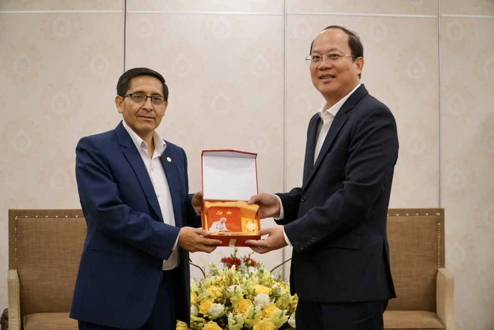 Bí thư Trung ương Đảng Cộng sản Peru