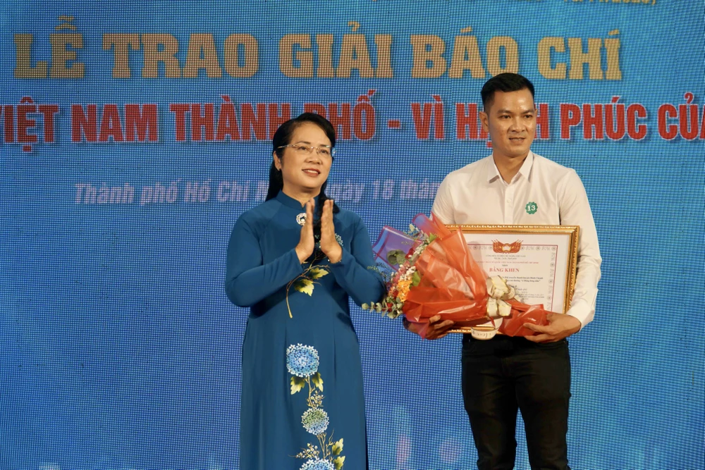 giai-bao-chi-mttq-viet-nam-tp-vi-hanh-phuc-nhan-dan-5.JPG