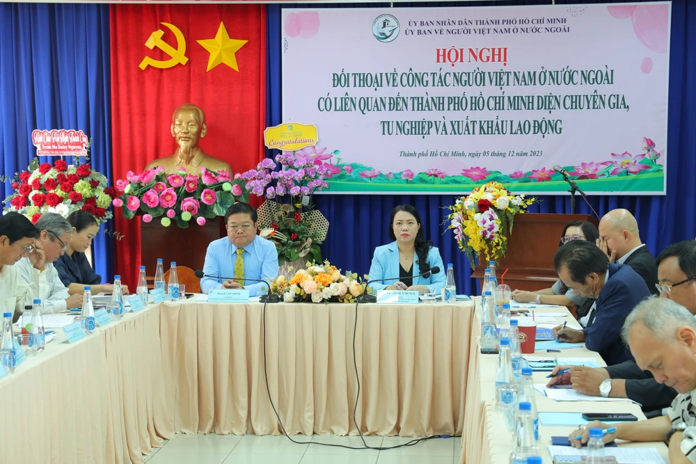 người lao động làm việc ở nước ngoài.