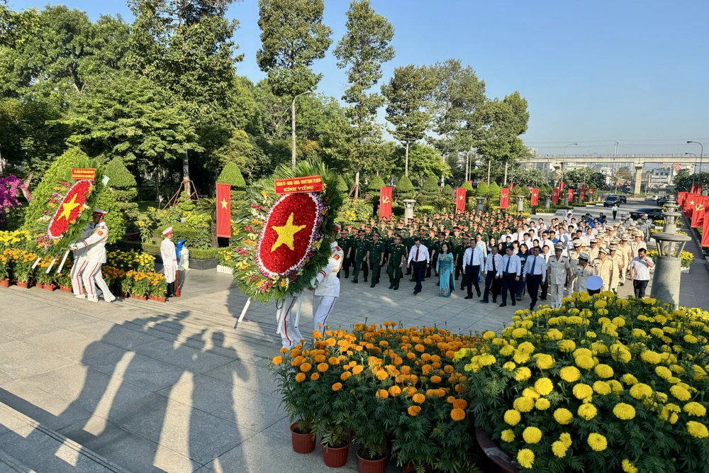 dâng hương tưởng niệm