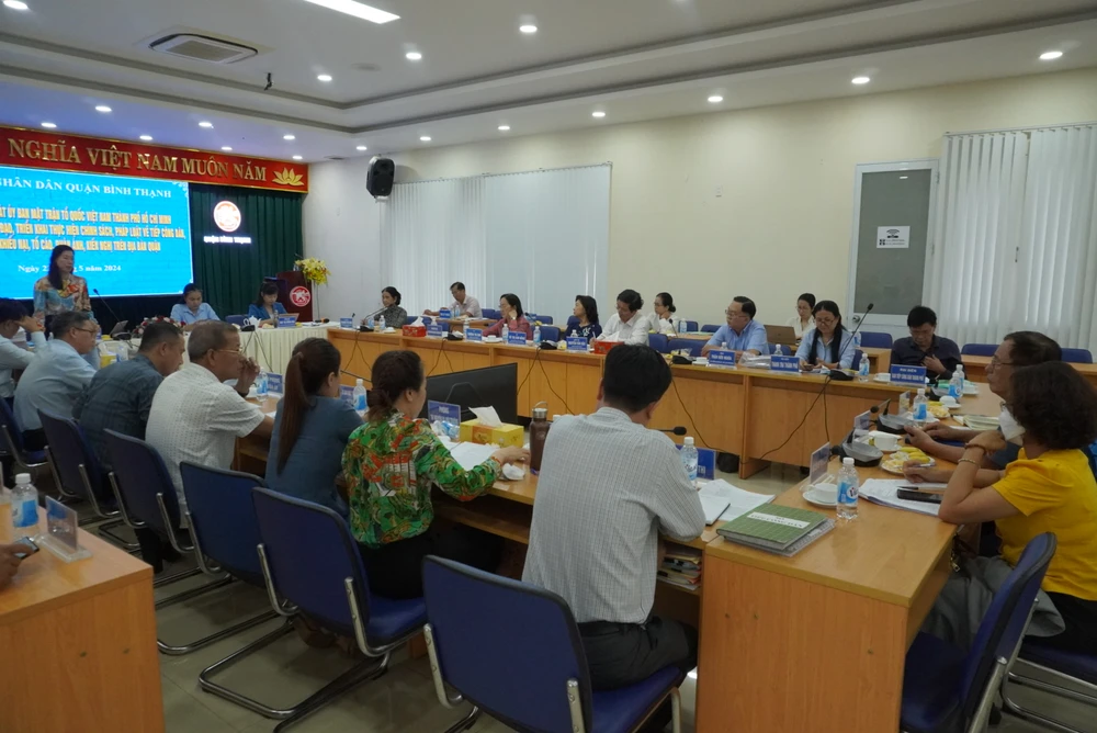 Không khí buổi họp nghiêm túc .JPG