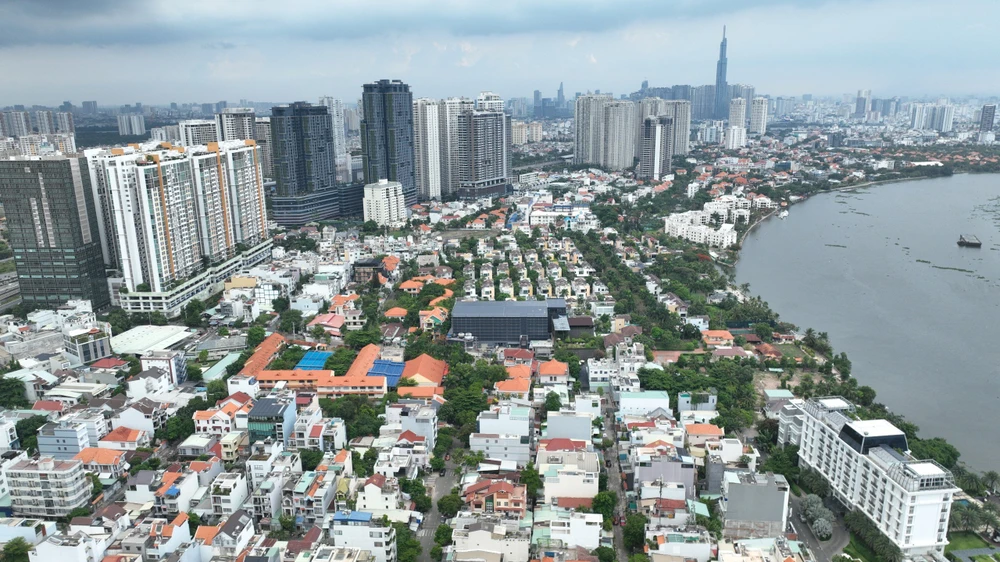 Toàn cảnh công trình 1000m2 xây sai phép, vượt tầng ở TP Thủ Đức