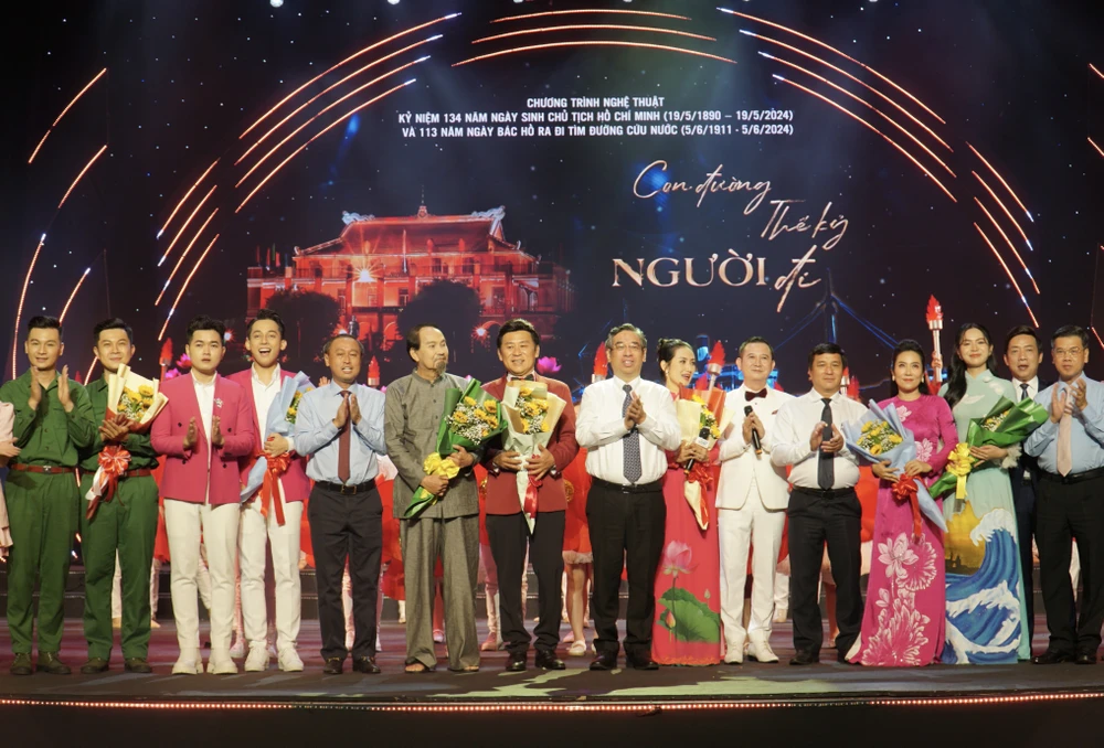 nghệ thuật 'Con đường thế kỷ Người đi'