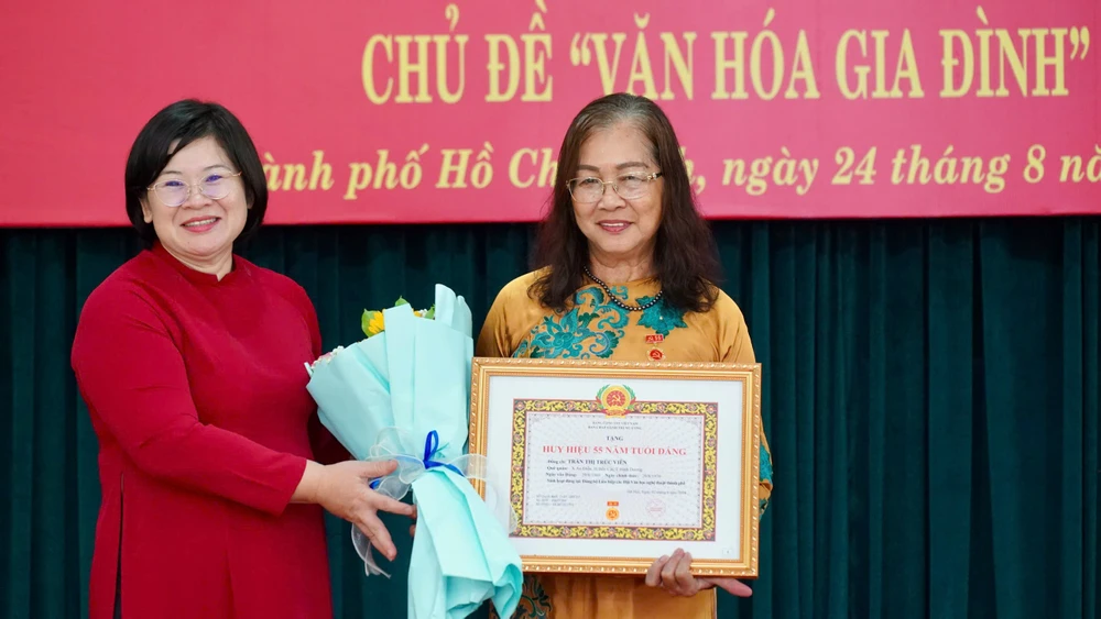huy hiệu đảng