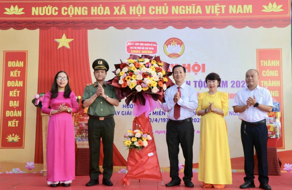 ngay-hoi-dai-doan-ket-toan-dan-toc-2.jpg “Ngày hội đại đoàn kết toàn dân tộc”