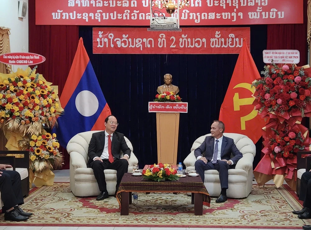 nguyen-ho-hai-1.jpg Ông Nguyễn Hồ Hải, Phó Bí thư Thường trực Thành ủy TP.HCM, đã đến chúc mừng Tổng lãnh sự Lào