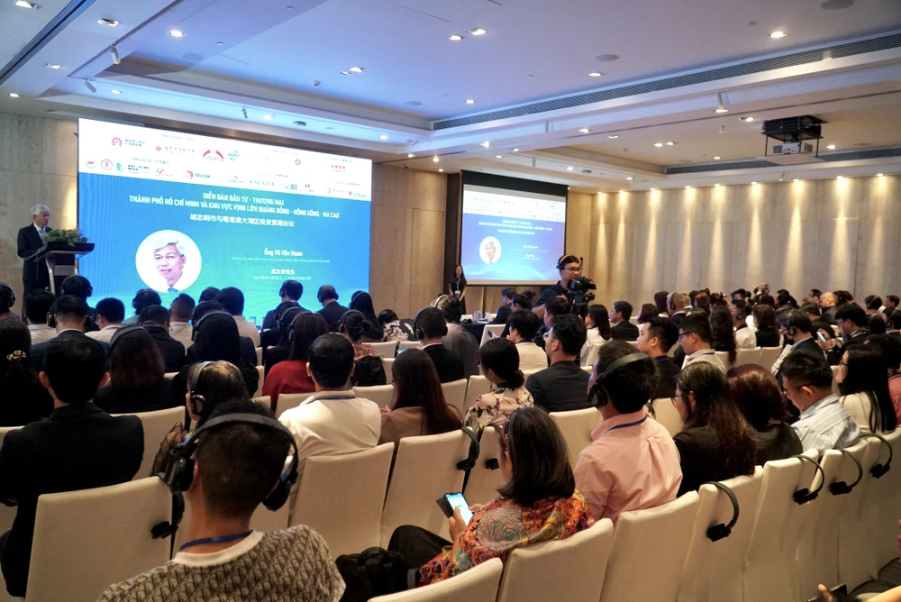 vinh-lon-quang-dong-hong-kong-ma-cao-2.JPG Vịnh Lớn Quảng Đông - Hồng Kông - Ma Cao