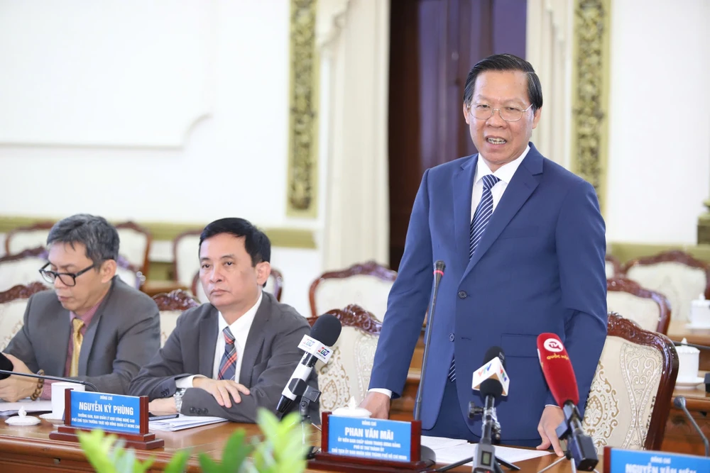 phan-van-mai-4-5993.jpg Chủ tịch UBND TP.HCM Phan Văn Mãi phát biểu tại buổi gặp