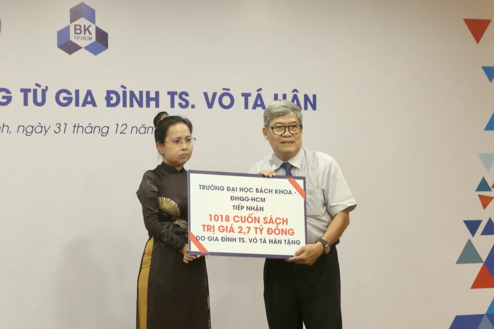 Kiều bào Mỹ tặng lô sách quý 2,7 tỉ đồng cho trường ĐH Bách Khoa TP.HCM