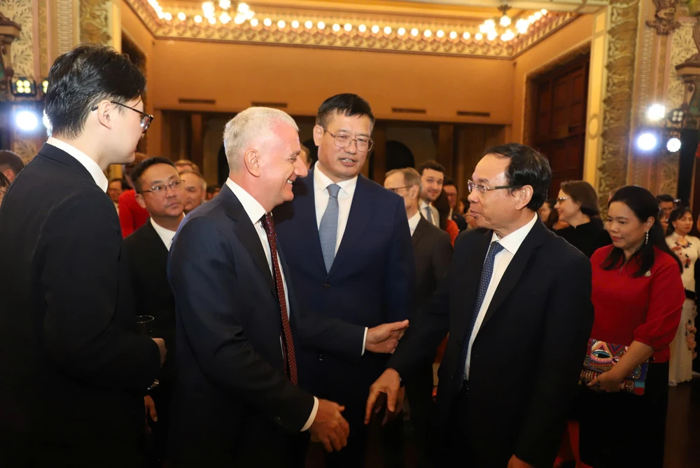 Cuộc gặp đầu xuân của lãnh đạo TP.HCM với bạn bè quốc tế phan văn mãi