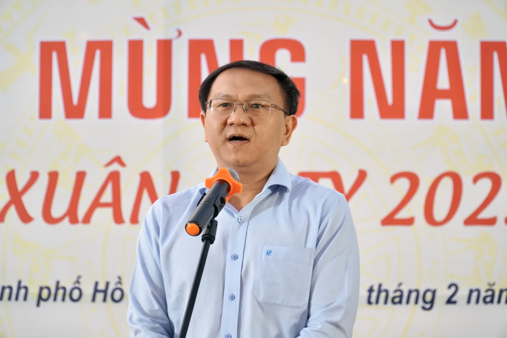 giai-bao-chi-viet-ve-nghi-quyet-57-3.JPG Thông tin tại buổi lễ, Chủ tịch UBND TP.HCM Phan Văn Mãi đồng ý với đề xuất của lãnh đạo Sở TT&TT về giải báo chí viết về việc tổ chức giải báo chí viết về Nghị quyết 57 của Bộ Chính trị.