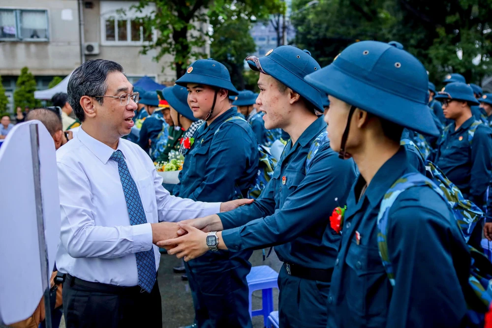 len-duong-nhap-ngu-8.jpg lên đường nhập ngũ