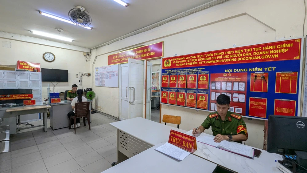 cong-an-phuong-5.jpg Ngày đầu hoạt động của công an phường TP.HCM sau khi bỏ cấp huyện