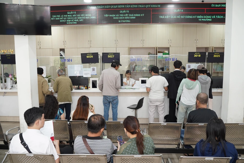 DSC05001-min.JPG sắp xếp bộ máy