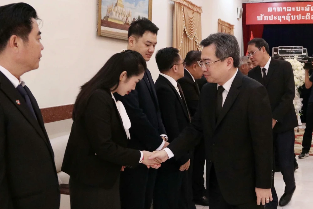 dai-tuong-Khamtay-Siphandone-5 2.jpg