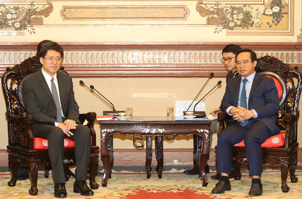 nguyen-van-duoc-1.JPG Chủ tịch TP.HCM Nguyễn Văn Được gặp gỡ thanh niên Trung Quốc