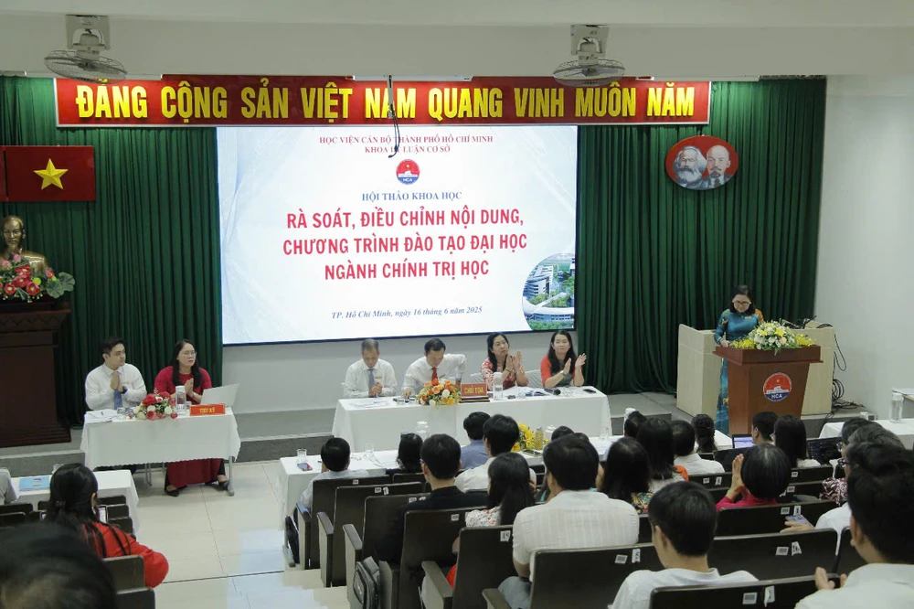 hoc-vien-can-bo-2.jpg Học viện Cán bộ TP.HCM rà soát, điều chỉnh nội dung đào tạo ngành Chính trị học