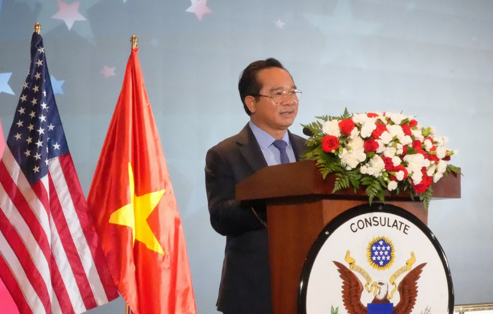 quoc-khanh-hoa-ky-2.jpg Chủ tịch TP.HCM Nguyễn Văn Được chúc mừng Quốc khánh Hoa Kỳ