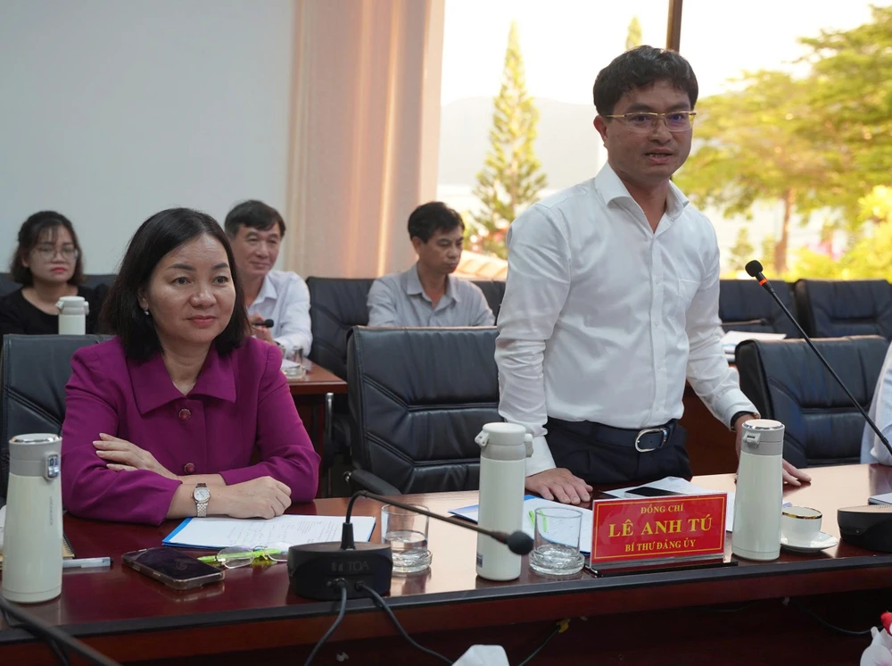 dac-khu-con-dao-6.jpg Lãnh đạo TP.HCM làm việc với đặc khu Côn Đảo về phát triển y tế