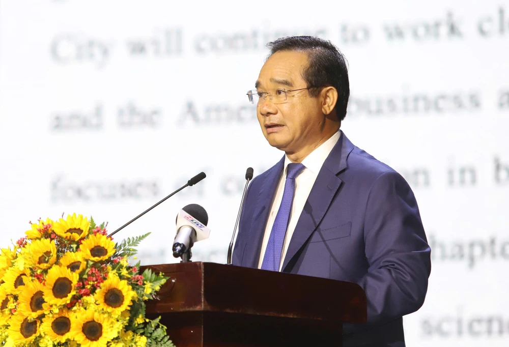 Chủ tịch UBND TP.HCM Nguyễn Văn Được phát biểu chúc mừng 30 năm thiết lập quan hệ ngoại giao Việt Nam - Hoa Kỳ. Ảnh: BẢO PHƯƠNG