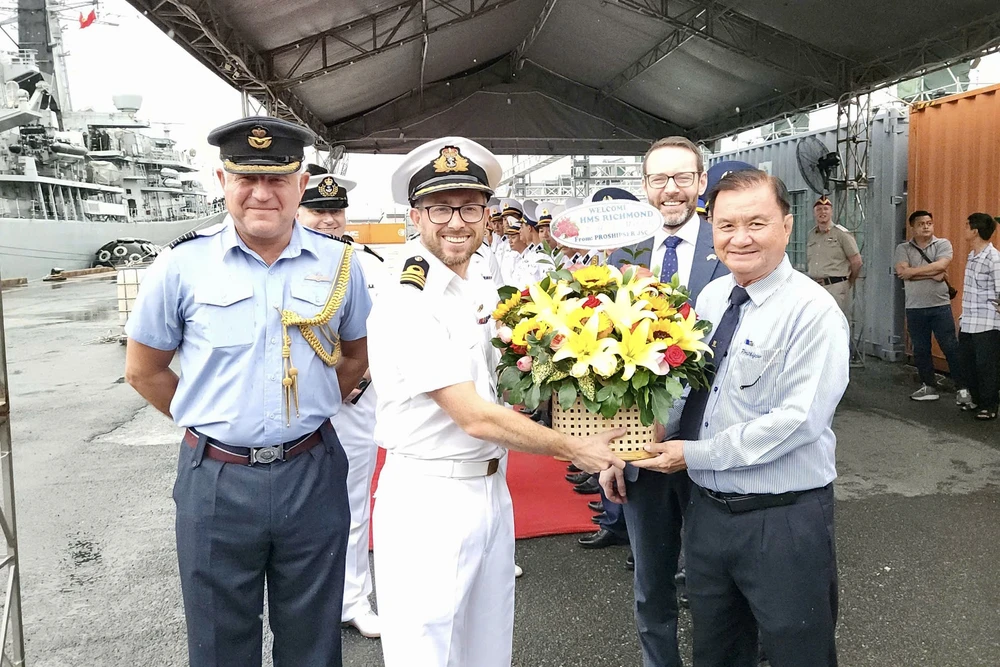 tau-HMS-RICHMOND-1.jpg
