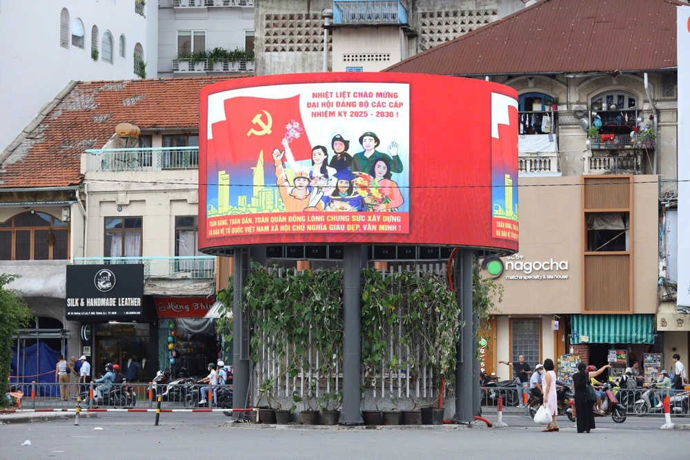 dang-bo-tp-1.jpg TP.HCM khoác “áo mới” chào mừng Đại hội Đảng bộ TP.HCM lần thứ I