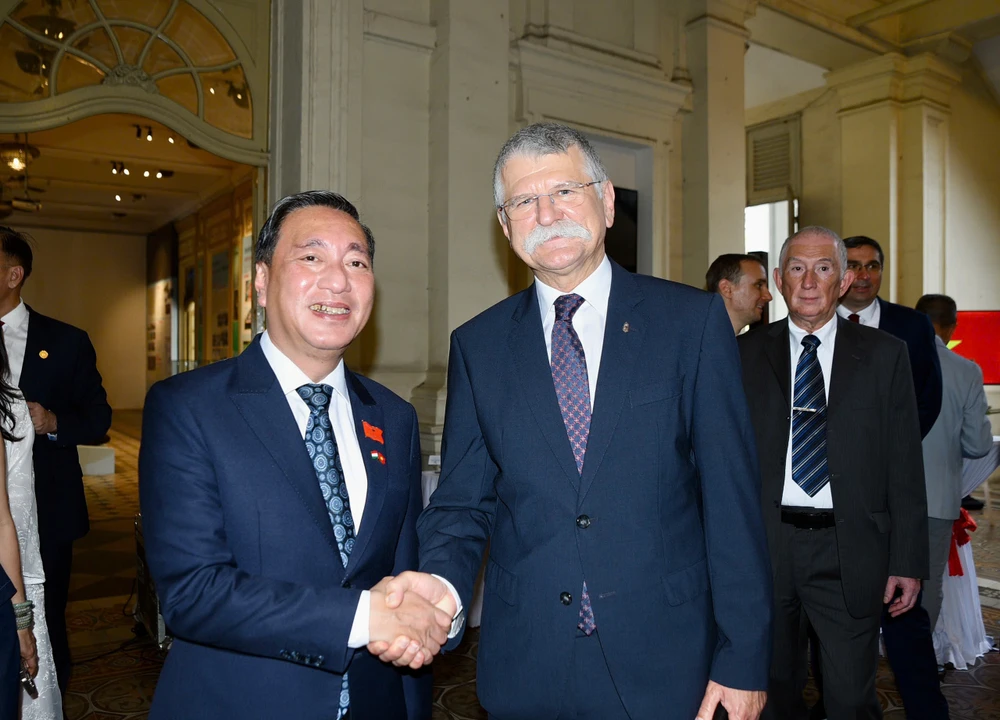 Chu-tich- quoc-hoi-Hungary-15.jpg