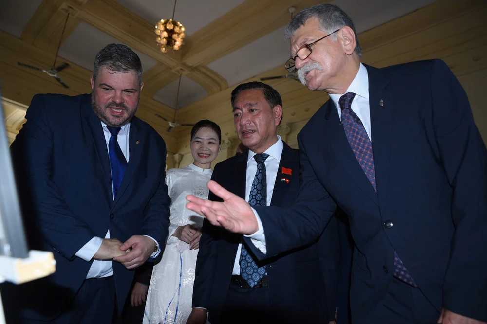 Chu-tich- quoc-hoi-Hungary-32.jpg