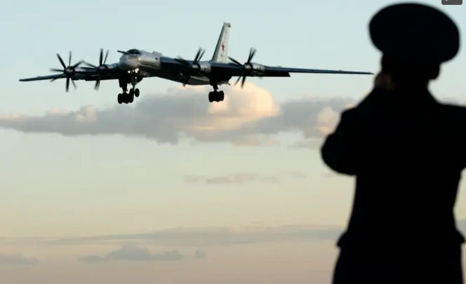 Máy bay TU-95 tại một căn cứ không quân ở Engels, cách thủ đô Moscow 900 km về phía nam. ẢNH: REUTERS