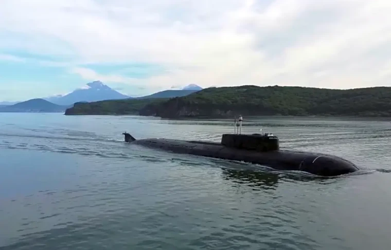 Tàu ngầm của Nga trong cuộc tập trận Umka-2022 ở biển Chukotka. ẢNH: REUTERS