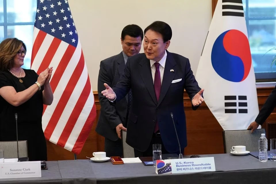 Tổng thống Hàn Quốc Yoon Suk-yeol phát biểu tại Phòng Thương mại Mỹ có trụ sở tại thủ đô Washington D.C (Mỹ). Ảnh: REUTERS