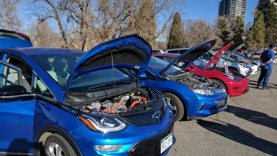 Công tác đăng kiểm xe của các nước trên thế giới là khác nhau, tùy thuộc vào yêu cầu trong các chỉ số an toàn của từng nước. Ảnh: THE BUSINESS JOURNALS