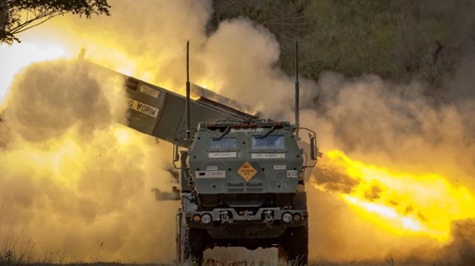 Lục quân Mỹ khai hỏa hệ thống pháo phản lực cơ động cao (HIMARS). Ảnh: GETTY IMAGES