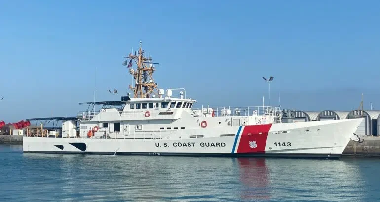 Tàu tuần duyên USCG Oliver Henry của Mỹ cập cảng Port Moresby (Papua New Guinea) hồi tháng 8-2022. Ảnh: USCG