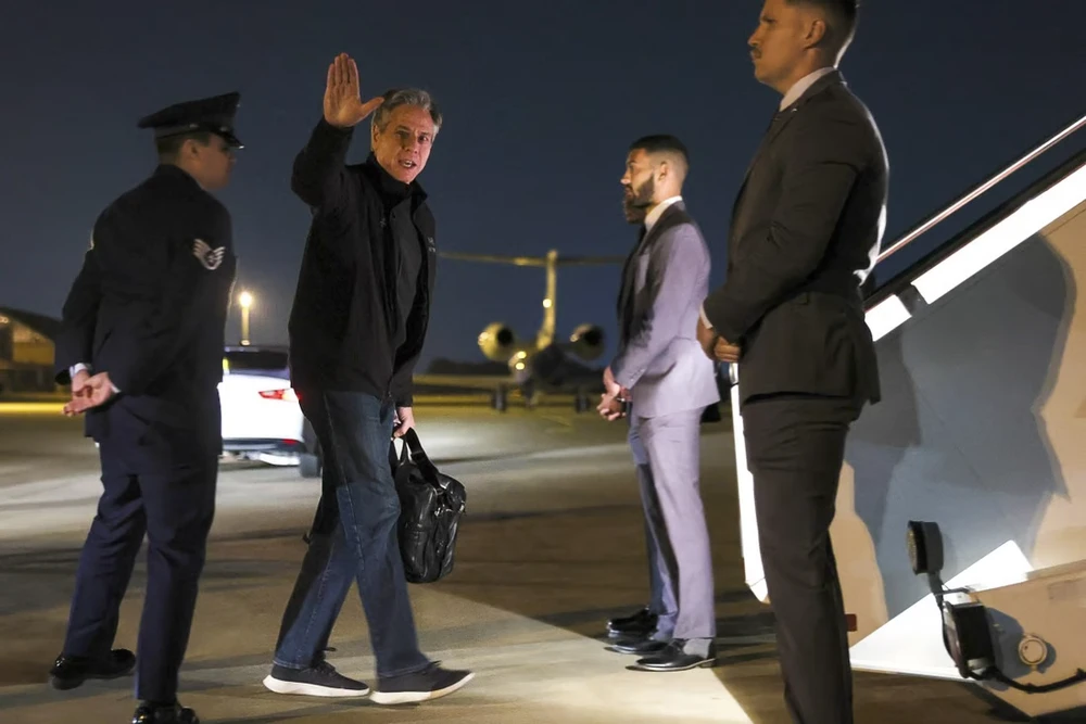 Ngoại trưởng Mỹ Antony Blinken tại căn cứ quân sự Andrews (bang Maryland, Mỹ) trong ngày 16-6 trước khi lên đường tới TQ. Ảnh: AP