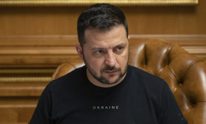 Tổng thống Ukraine - ông Volodymyr Zelensky phát biểu tối 19-6. Ảnh: REUTERS