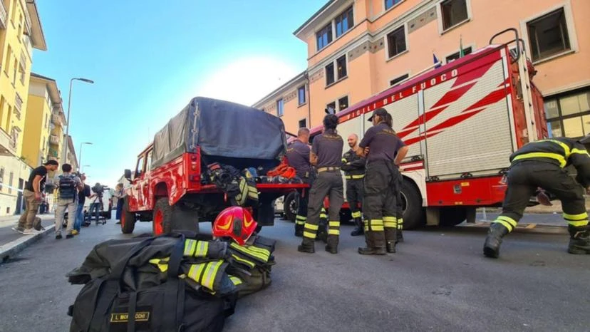 Lực lượng cứu hỏa tại hiện trường vụ cháy viện dưỡng lão Casa per Coniugi, TP Milan, (Ý) ngày 7-7. Ảnh: EPA