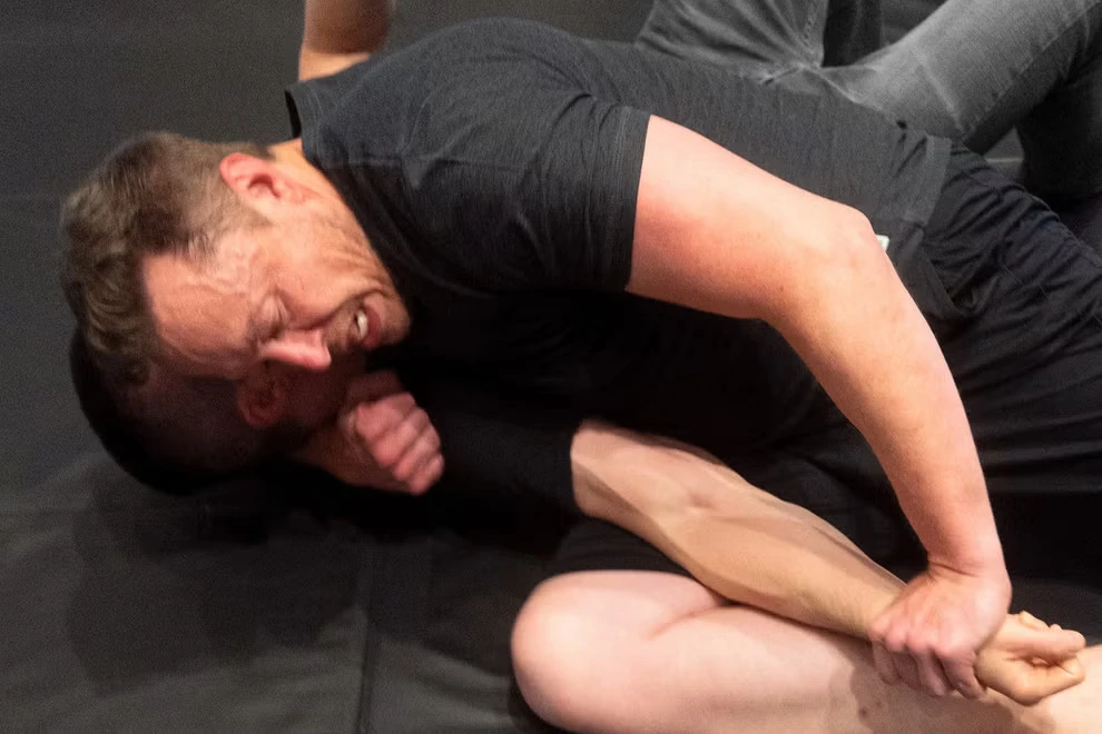 Ông Elon Musk tập luyện với người dẫn chương trình Lex Fridman hôm 26-6. Ảnh: TWITTER