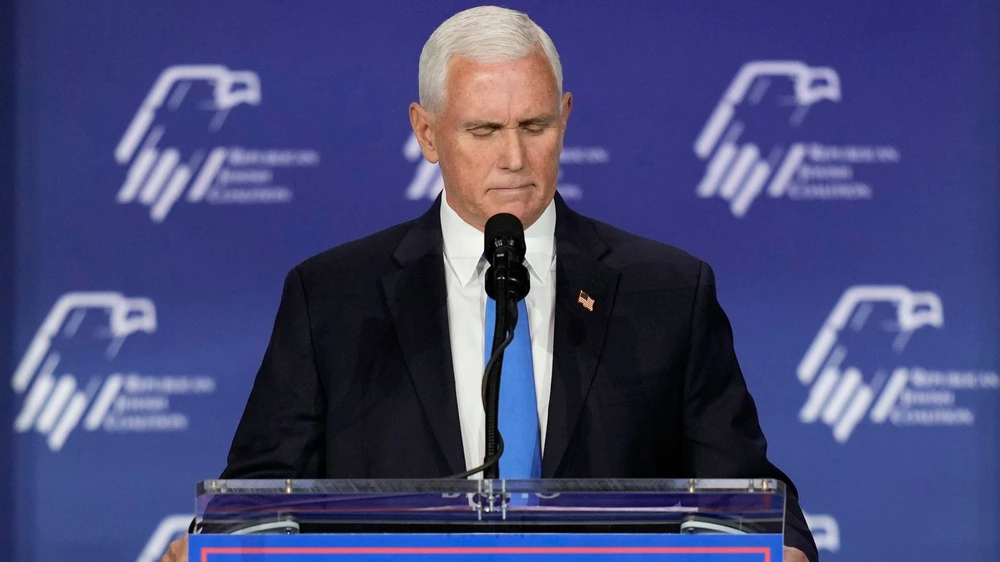 Ông Mike Pence bất ngờ rút khỏi cuộc đua tổng thống Mỹ, nguyên nhân vì đâu.jpg