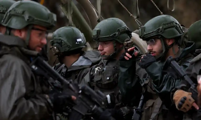 chi tiêu quân sự