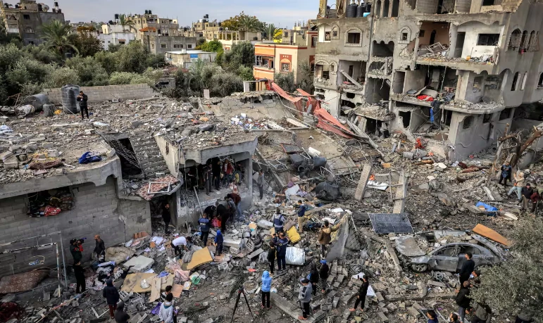 Bị trúng không kích, trại tị nạn ở Gaza biến thành đống đổ nát sau một đêm