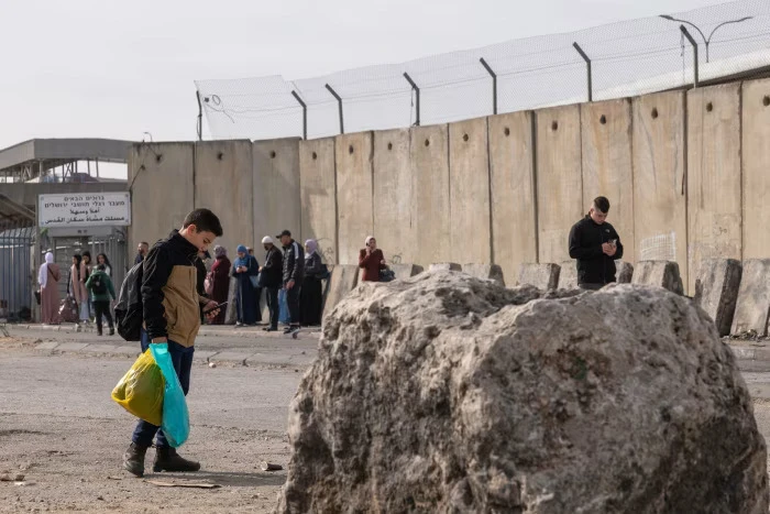 Các biện pháp hạn chế thời chiến của Israel tàn phá nền kinh tế Bờ Tây