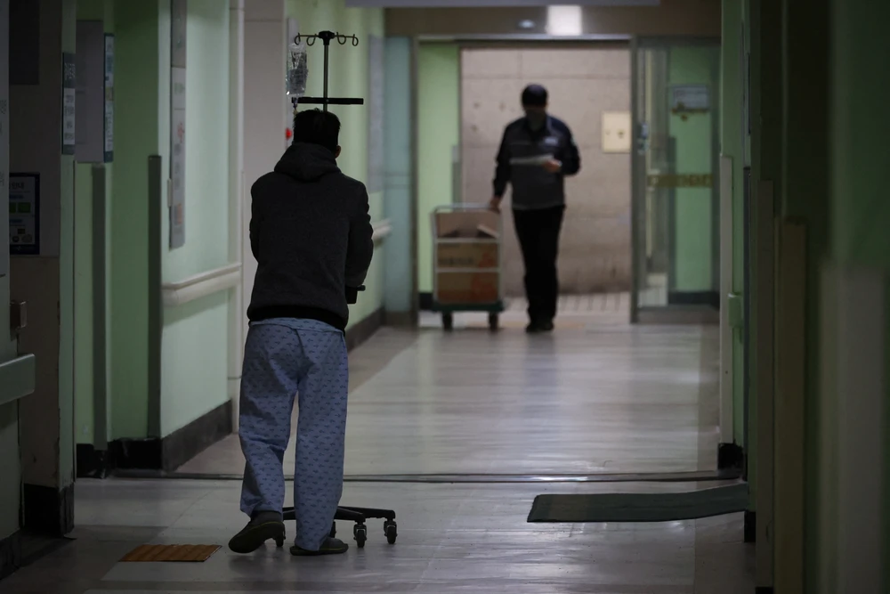 Bác sĩ Hàn Quốc đình công: Bộ Y tế bắt đầu đình chỉ giấy phép 7.000 bác sĩ thực tập