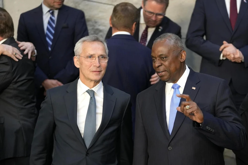 NATO duyệt kế hoạch viện trợ an ninh và huấn luyện lính Ukraine