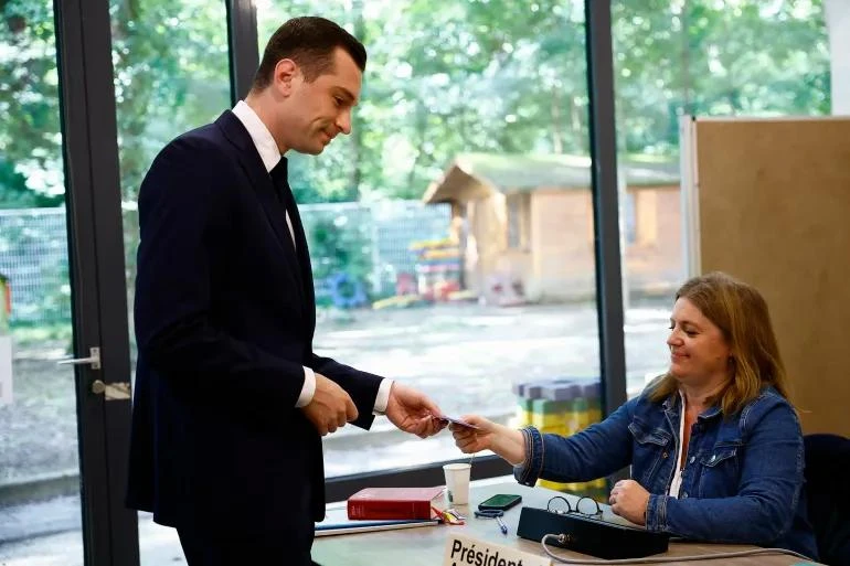 Ảnh: Cử tri bỏ phiếu bầu quốc hội Pháp