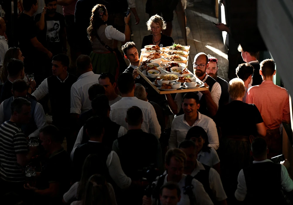 lễ hội bia Oktoberfest 3.png